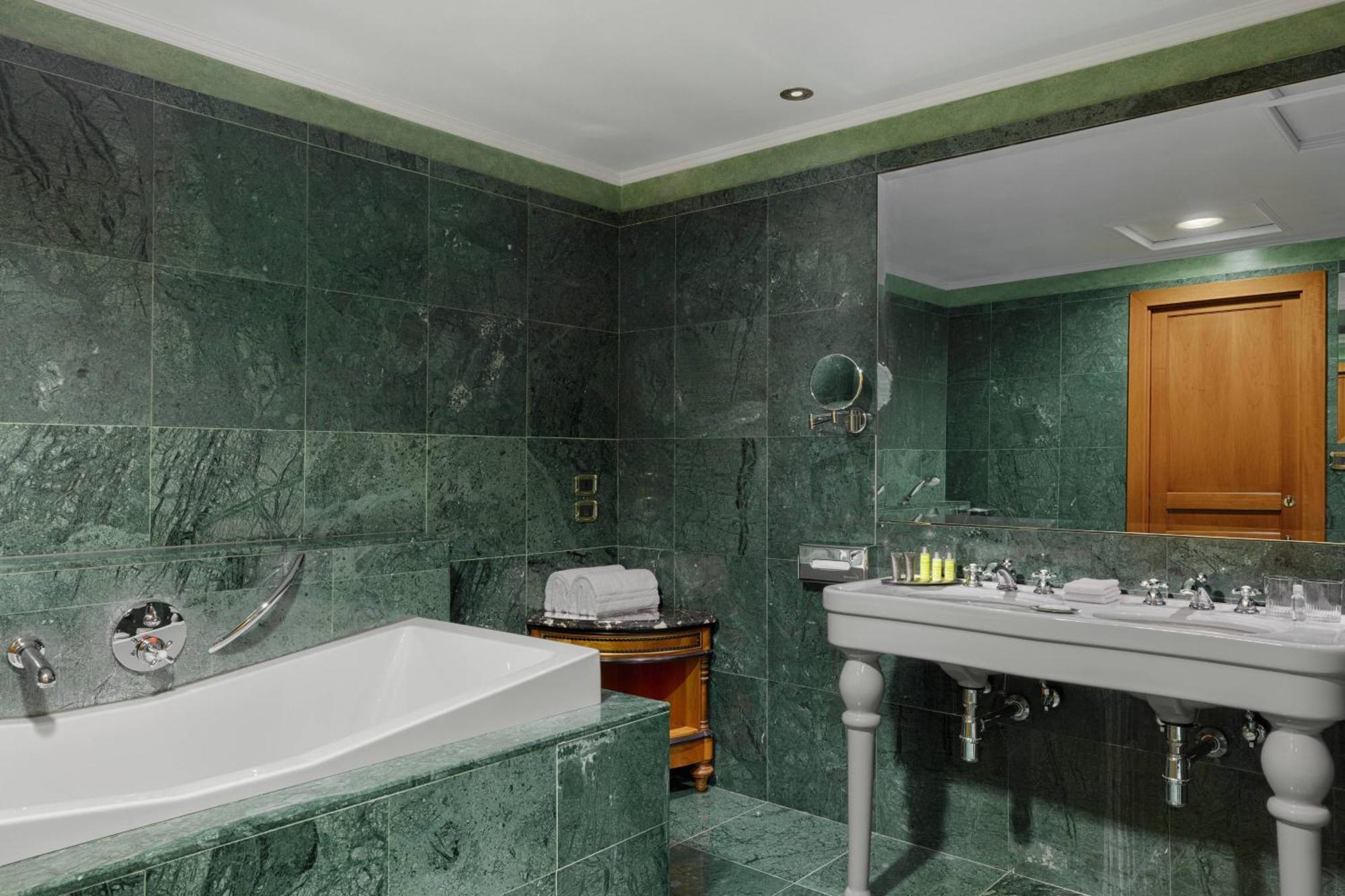Marriott Park Hotel 4*